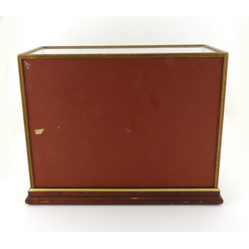 2098 - Glazed table display case with three shelves, 32cm H x 42.5cm W x 21cm D