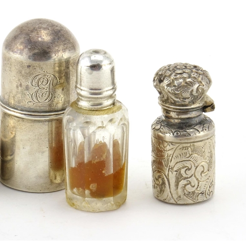 598 - Four Georgian and later silver scent bottles and pill boxes, the largest 4.5cm high, approximate wei... 