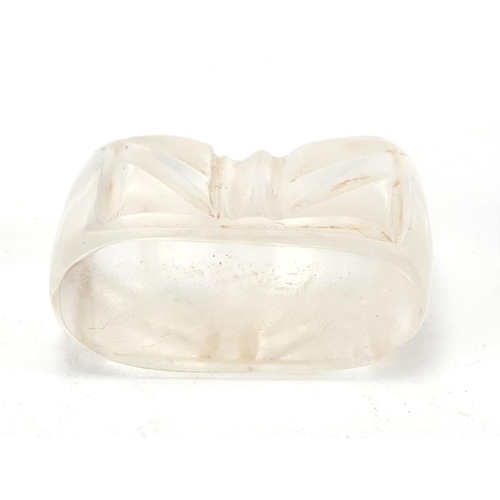 425 - Chinese carved crystal weight, 4cm in length