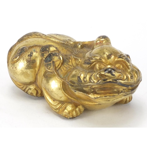 512 - Chino Tibetan gilt metal mythical animal, 9cm in length
