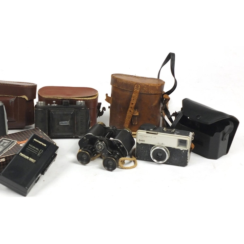 187 - Vintage cameras, binoculars and accessories including Kershaw and Kodak