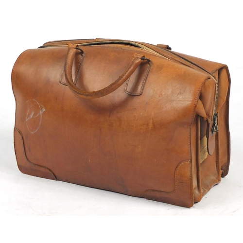 185 - Vintage brown leather Gladstone bag, 43cm wide