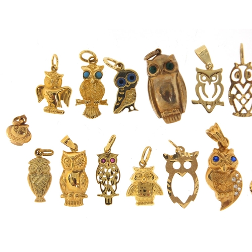 661 - Seventeen gold owl charms including 14ct and 9ct, the largest 3cm in length, approximate weight 21.3... 