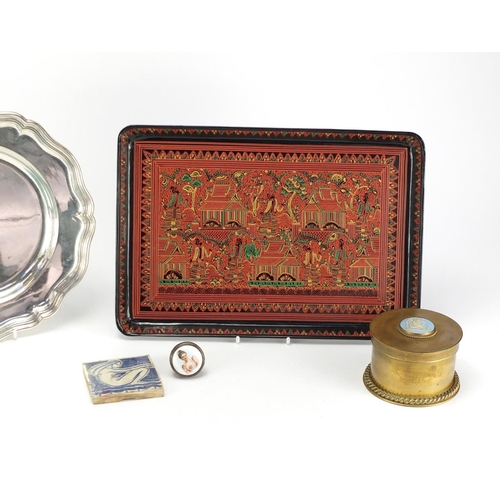 634 - Miscellaneous items including a brass powder pot with Wedgwood Jasper Ware inset plaque, a black lac... 