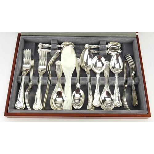 2095 - Eight place canteen of Sheffield silver plated and stainless steel cutlery, the canteen, 44.5cm wide