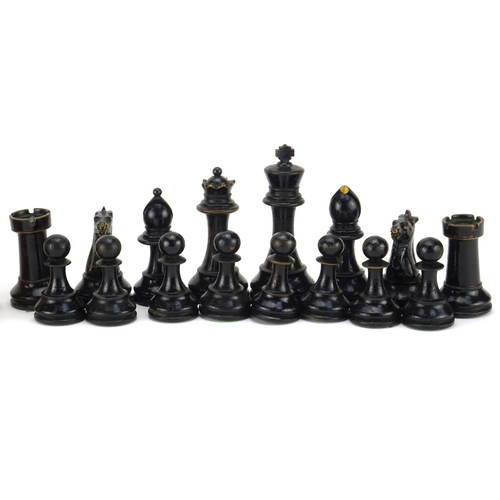 259 - Boxwood Staunton pattern chess set with box, the largest piece 10cm high