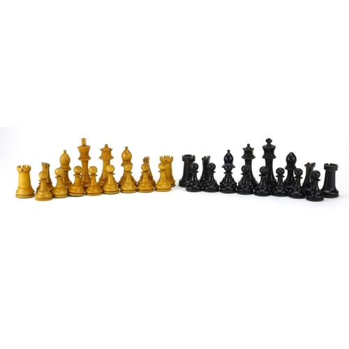 259 - Boxwood Staunton pattern chess set with box, the largest piece 10cm high