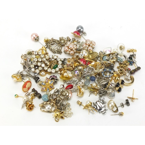 250 - Large collection of mostly pairs of earrings