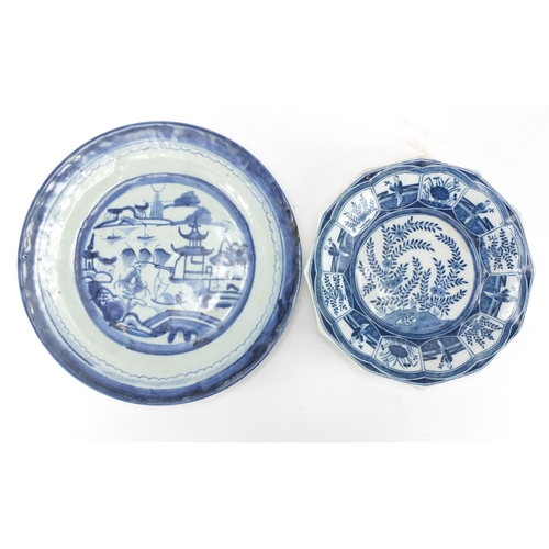 603 - Two Chinese blue and white porcelain plates, the largest 26cmin diameter