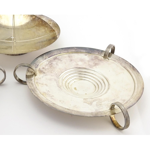 552 - Two Art Deco silver plated tripod dishes and a sectional cake stand, the largest 16cm high