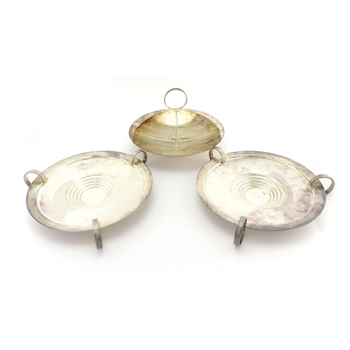 552 - Two Art Deco silver plated tripod dishes and a sectional cake stand, the largest 16cm high