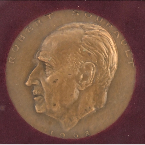 36 - Commemorative bronze medal of Robert Soupault, label verso, mounted and framed, 6.7cm in diameter