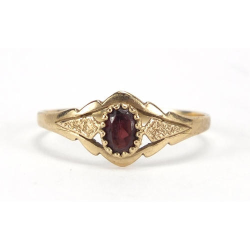 2808 - 9ct gold garnet ring, size S, approximate weight 1.5g