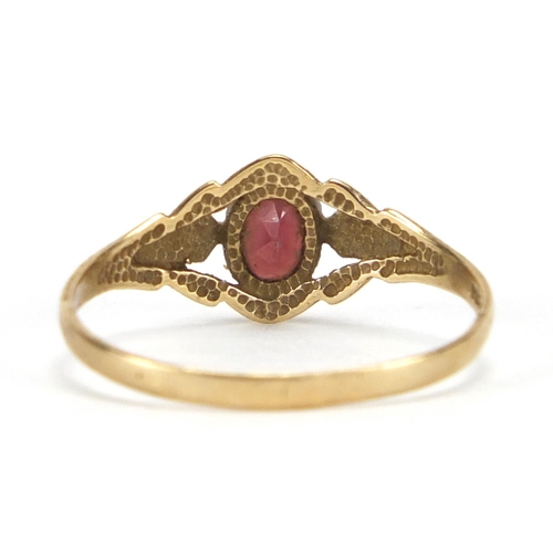 2808 - 9ct gold garnet ring, size S, approximate weight 1.5g