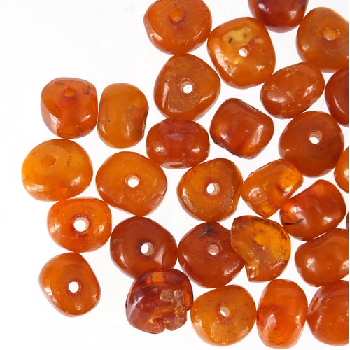 2859 - Loose amber coloured beads, approximate weight 33.0g