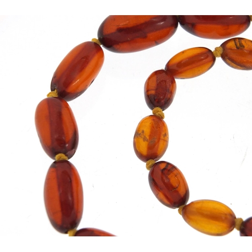 2847 - Amber coloured bead necklace, 48cm in length, approximate weight 17.0g