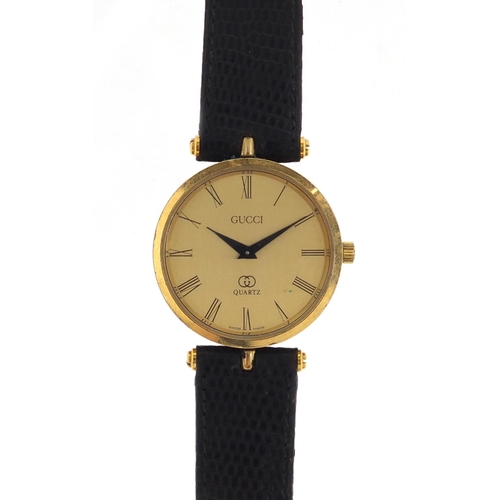 2825 - Ladies Gucci quartz wristwatch with black leather strap, 3cm in diameter, with box