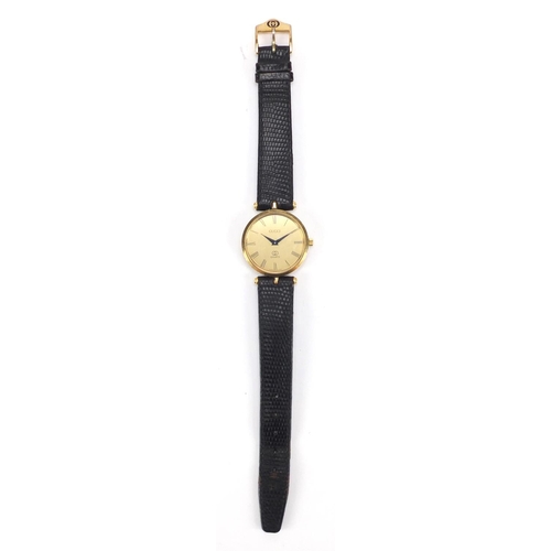 2825 - Ladies Gucci quartz wristwatch with black leather strap, 3cm in diameter, with box