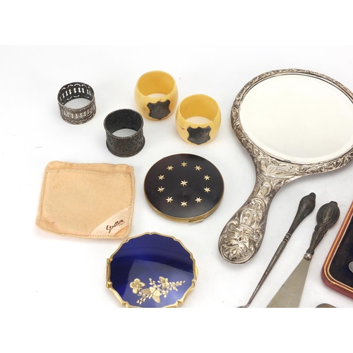 496 - Objects including silver backed hand mirror, vintage compacts and a set of six silver handled butter... 