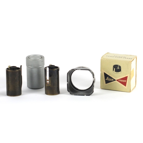 104 - Leica and Leitz camera accessories including Leica Itooy and Ernst Leitz 9cm finder