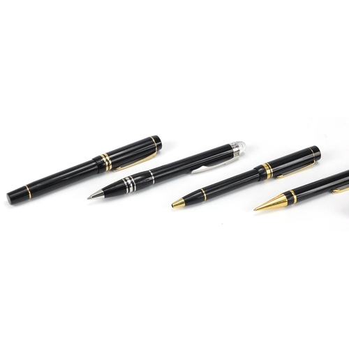 2509 - Parker and Montblanc pens and propelling pencils including a fountain pen with 18k gold nib