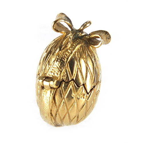 2671 - Novelty 9ct gold Easter egg pendant opening to reveal a chick, S & K makers mark, 2.2cm in length, a... 