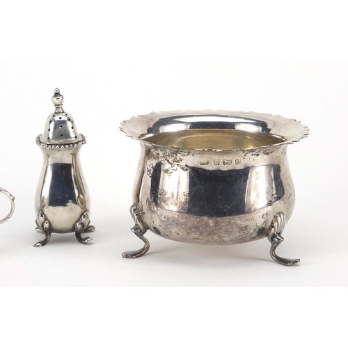 600 - Circular silver three footed bowl and silver three piece cruet, the bowl hallmarked Birmingham 1902,... 