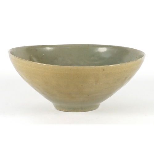 307 - Korean celadon glazed pottery bowl, 18cm in diameter