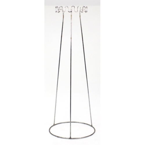 2076 - Modernist chrome tapering coat stand, 155.5cm high
