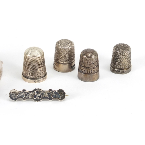 2869 - Four silver thimbles, silver bangle and Victorian silver brooch, approximate weight 36.0g