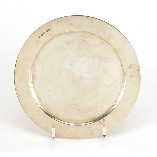 2593 - Circular silver shallow dish, by John Grinsell & Sons, Birmingham 1908, 14.5cm in diameter, approxim... 