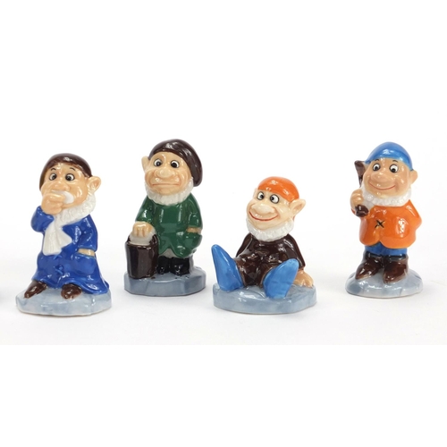 2058 - Wade figures Snow White and Seven Dwarfs, the largest 8cm high