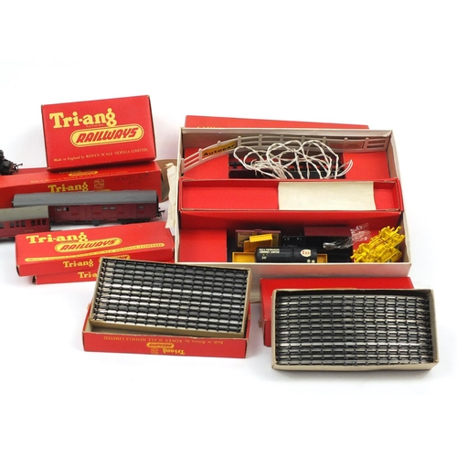 273 - Tri-ang OO gauge model railways locomotive, carriages, track and accessories