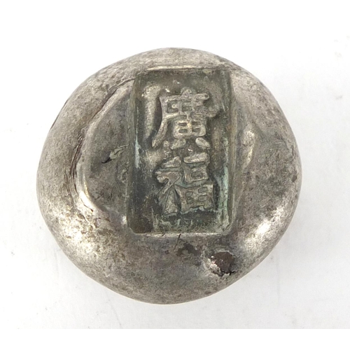 607 - Chinese silver coloured metal scroll weight, 2.4cm in diameter, approximate weight 31.2g