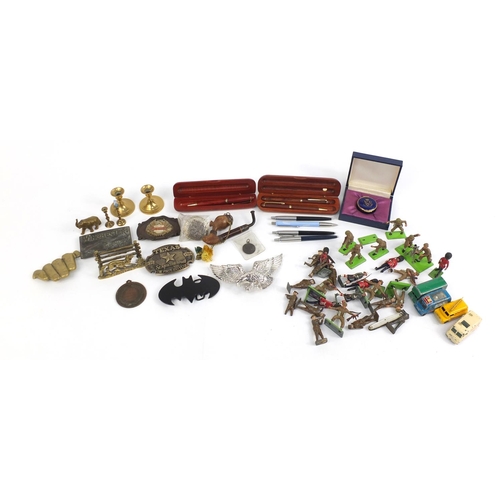 682 - Objects including Britains model soldiers, belt buckles and pens