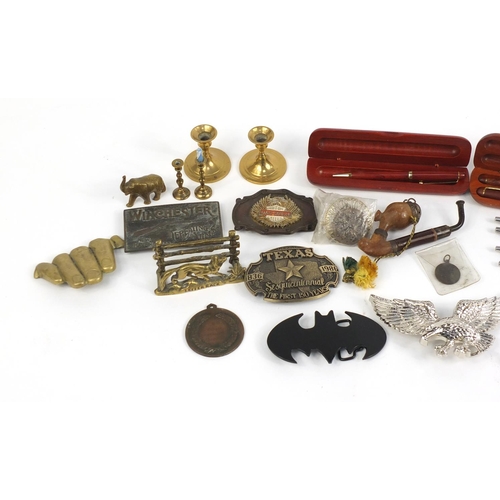 682 - Objects including Britains model soldiers, belt buckles and pens