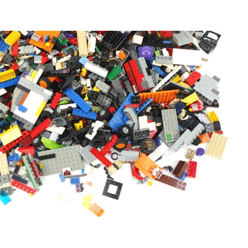 851 - Large selection of building bricks, mostly Lego, including mini figures
