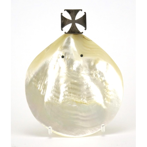 890 - Religious interest silver mounted Mother of Pearl Baptism shell, by B & W Ltd London 1921, housed in... 