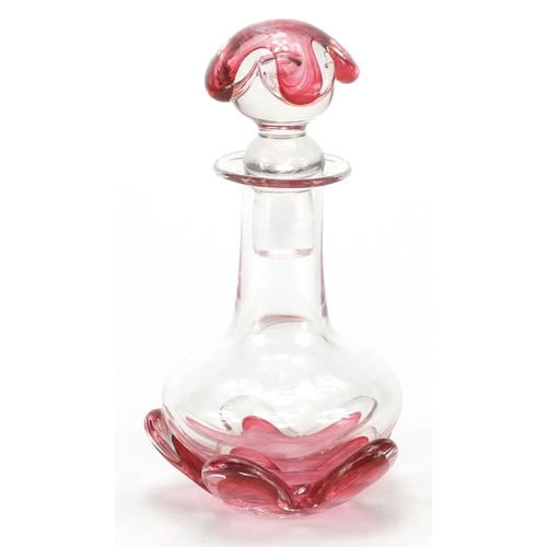 2136 - Stylish pink and clear art glass decanter, etched marks to the base, possibly Jim Munnelly, 18cm hig... 