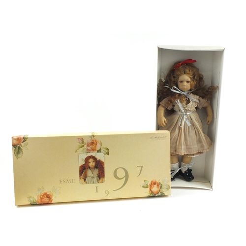 2082 - Annette Himstedt Puppen Kinder Esme doll with certificate and box, 67cm in length