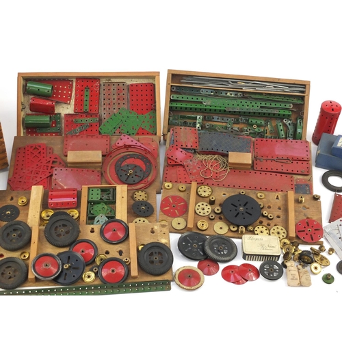 2340 - Vintage Mecanno parts and accessories including an engine
