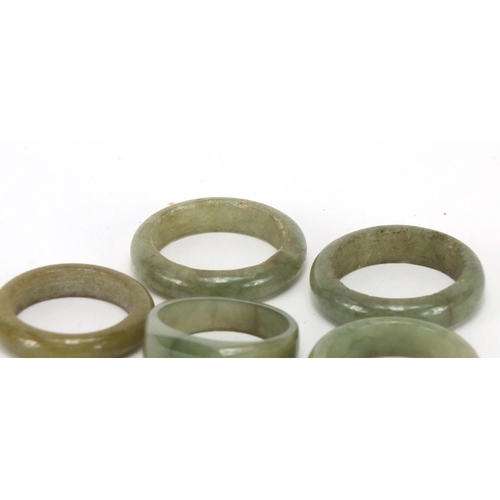 653 - Five green jade rings