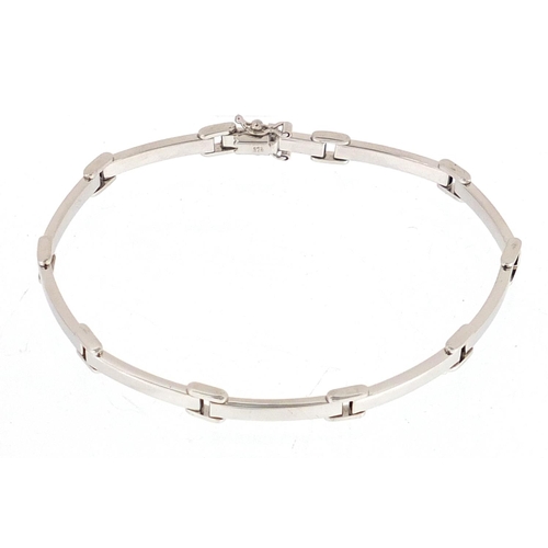 2412 - 9ct white gold bracelet, 19cm in length, approximate weight 8.5g