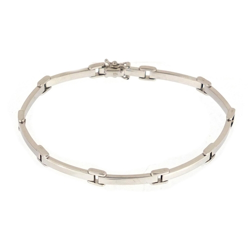 2412 - 9ct white gold bracelet, 19cm in length, approximate weight 8.5g