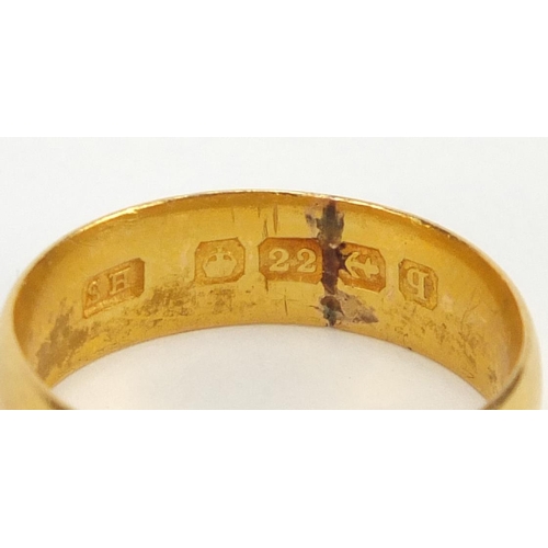 2352 - 22ct gold wedding band, size O, approximate weight 5.0g