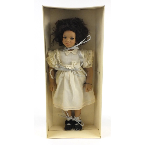 2086 - Annette Himstedt Puppen Kinder 10 Jahre doll with certificate and box, 70cm in length