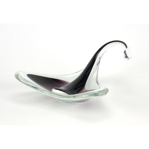 2214 - Flygsfors Coquille glass bowl designed by Paul Kedelv, in the form of a stylised stingray, etched ma... 