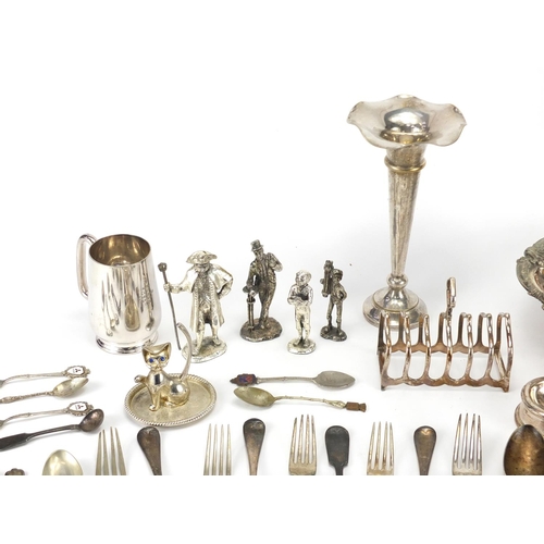 290 - Silver plate including cutlery, bread basket with swing handle and toast rack