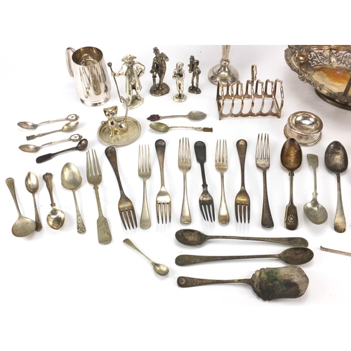 290 - Silver plate including cutlery, bread basket with swing handle and toast rack