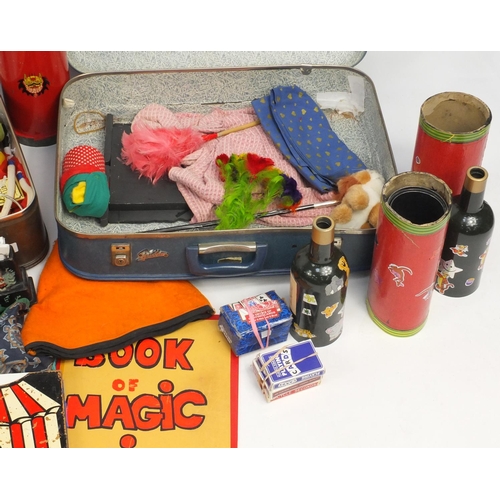 904 - Large selection of magicians magic tricks